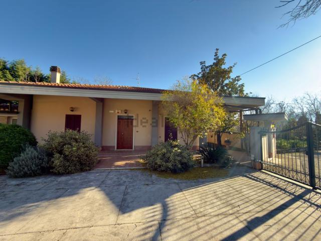 Casa in vendita a Manoppello, Abruzzo