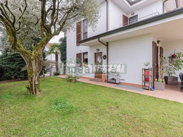 Casa in vendita a Vimercate, Lombardia