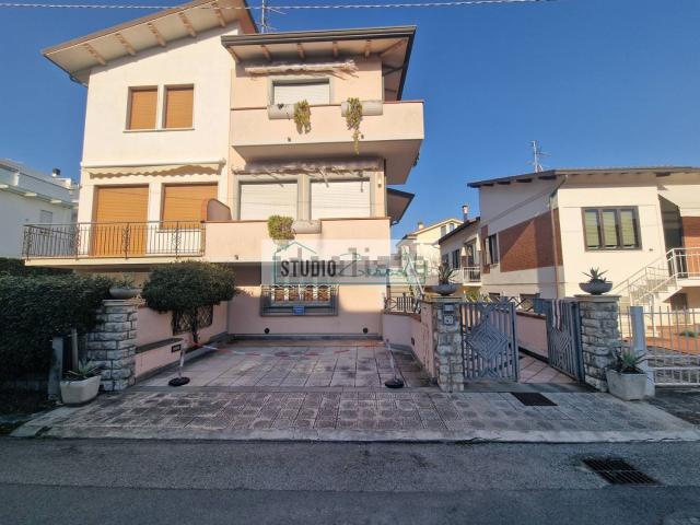 Casa in vendita a Camaiore, Toscana