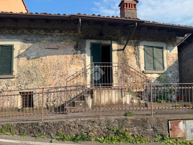 Casa in vendita a Solto Collina, Lombardia