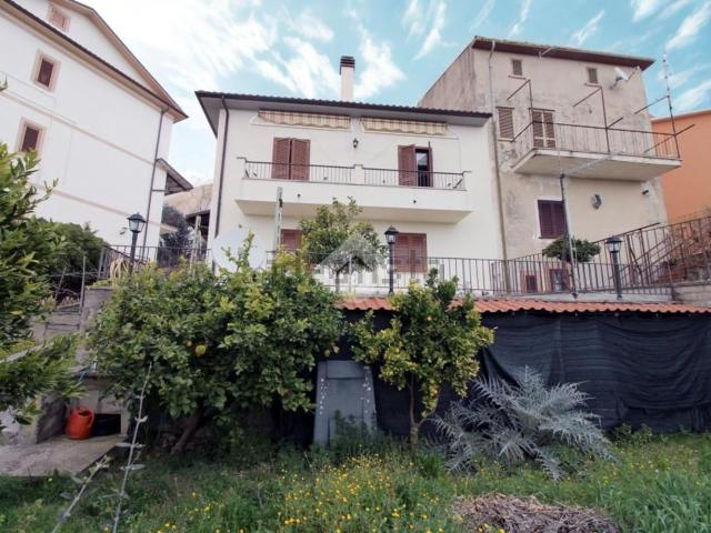 Casa in vendita a Mompeo, Lazio
