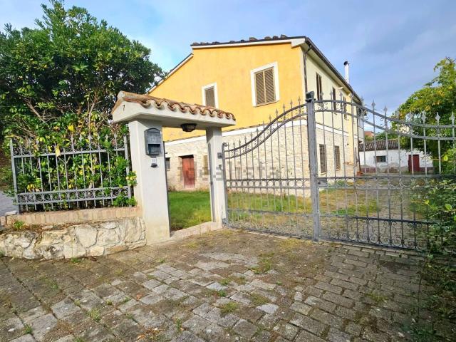Casa in vendita a Teramo, Abruzzo