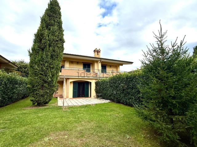 Casa in vendita a Santa Maria-Le Vigne, Monterosi