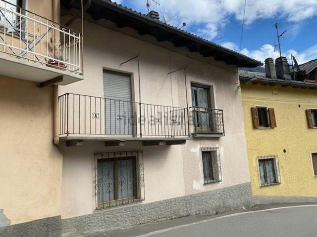 Casa in vendita a Issogne, Aosta