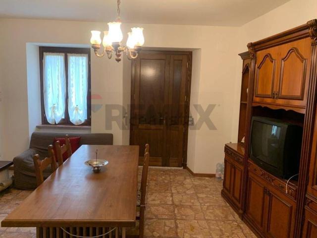 Casa in vendita a Sellano, Umbria