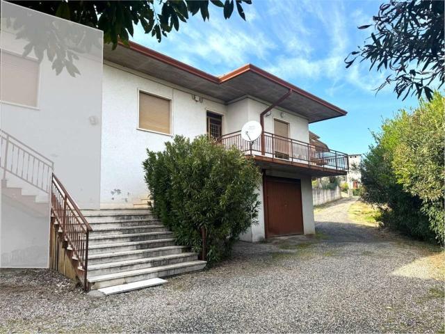 Casa in vendita a Montecchia Di Crosara, Veneto