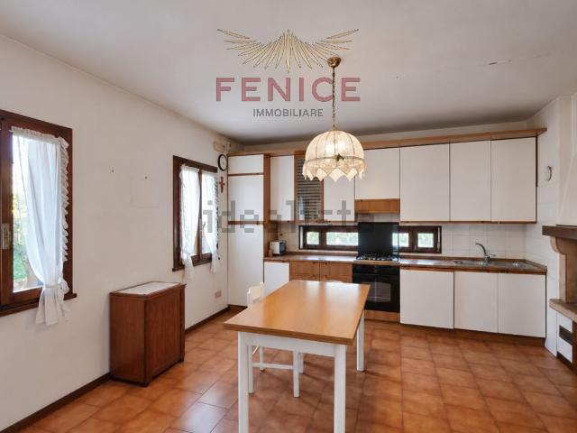 Casa in vendita a Centro, Montebelluna