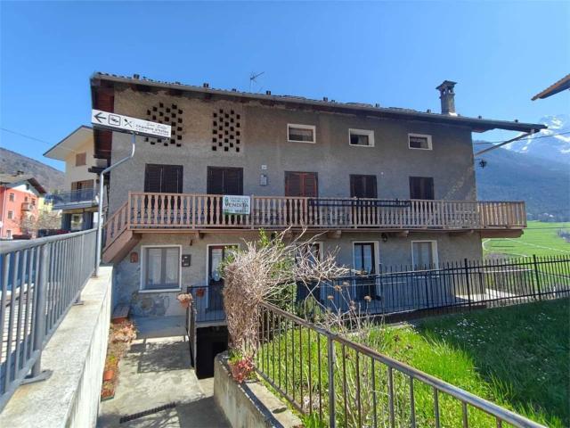Casa in vendita a Challand-Saint-Victor Capoluogo - Ville, Challand Saint Victor