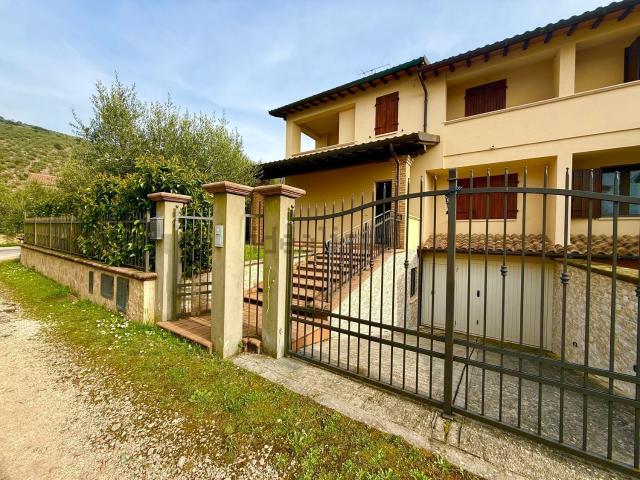 Casa in vendita a La Bianca, Campello sul Clitunno