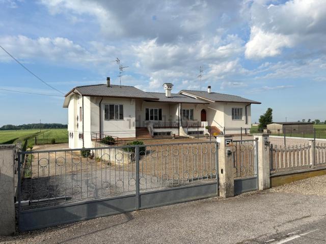 Casa in vendita a Unione Alto Ferrarese, Bondeno
