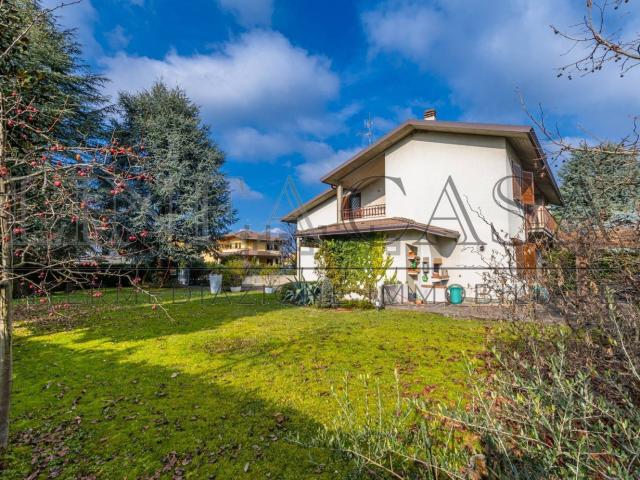 Casa in vendita a Grassobbio, Lombardia