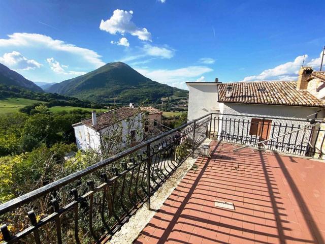 Casa in vendita a Marche, Macerata