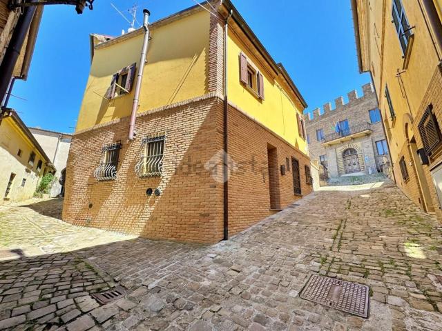 Casa in vendita a Vallefoglia, Marche
