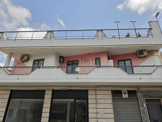 Casa in vendita a Adelfia, Bari