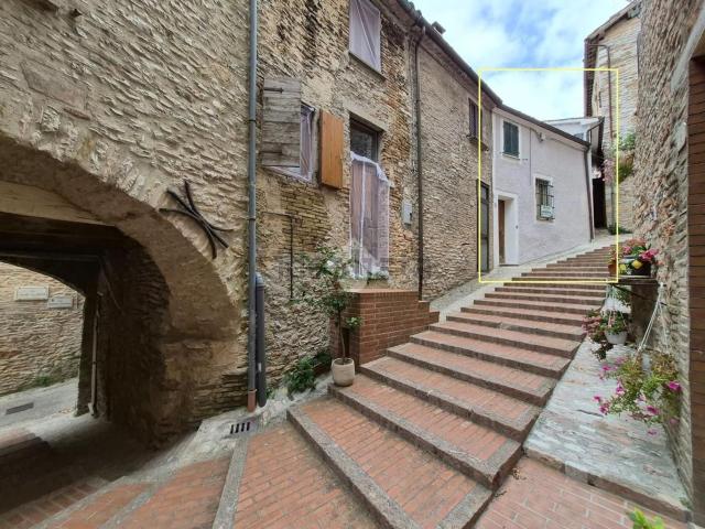 Casa in vendita a Fossato Di Vico, Umbria