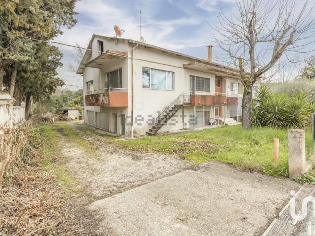 Casa in vendita a Trecastelli, Marche