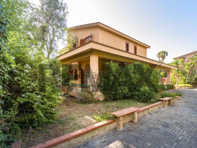 Casa in vendita a Terrasini, Sicilia