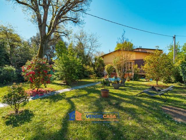 Casa in vendita a Cinque Vie, Marina Di Massa