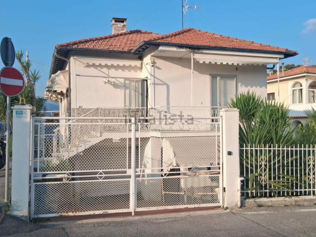 Casa in vendita a Ventimiglia, Liguria