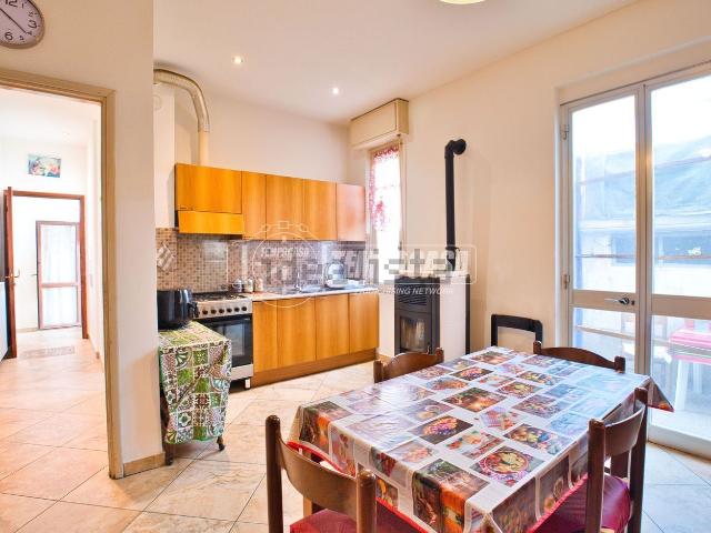 Casa in vendita a Cappuccini, Vercelli