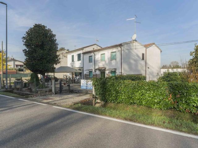 Casa in vendita a Ferrara, Reggio Emilia