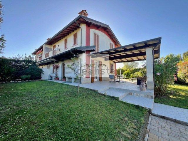 Casa in vendita a Camaiore, Toscana