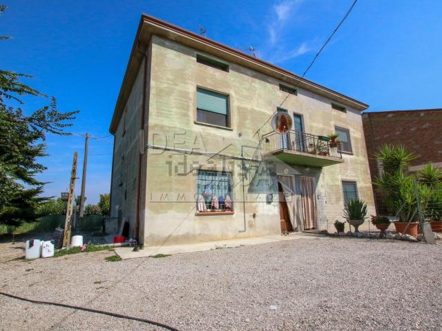 Casa in vendita a Unione Comuni Modenesi Area Nord, Mirandola