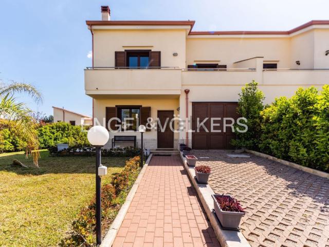 Casa in vendita a Villaggio Elios, Siracusa