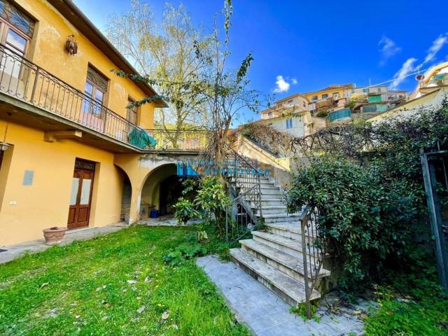 Casa in vendita a Piazza, Montignoso