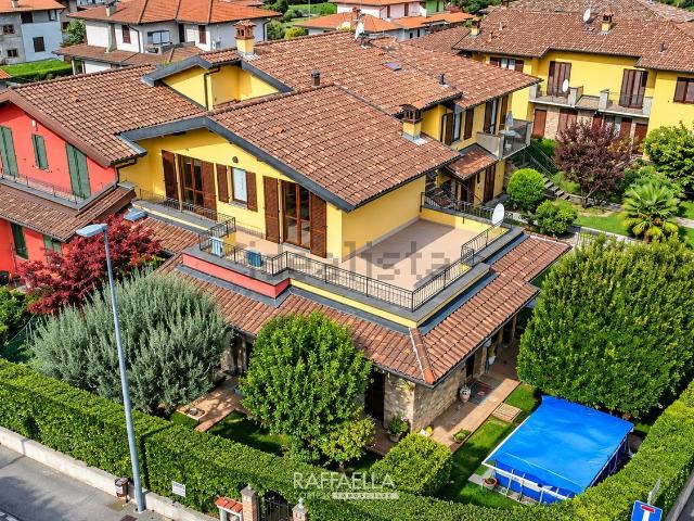 Casa in vendita a Boschelli, Entratico