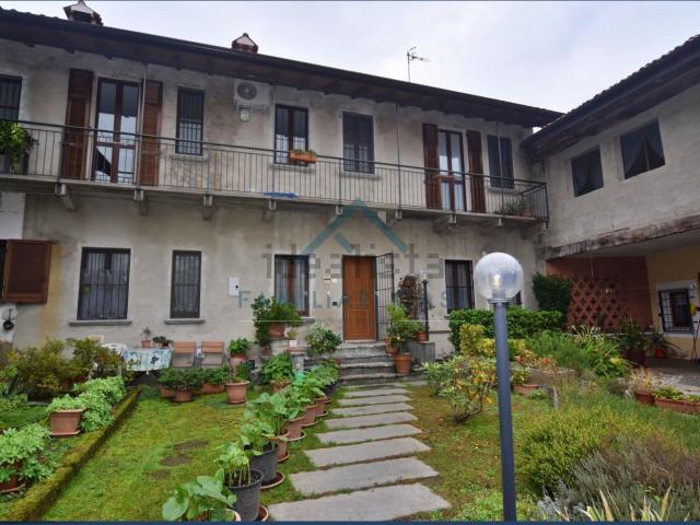 Casa in vendita a Buguggiate, Lombardia