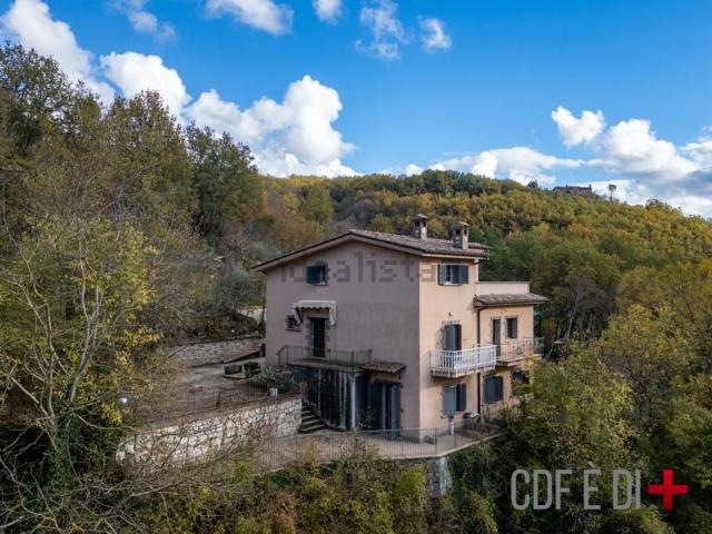Casa in vendita a Rivodutri, Lazio
