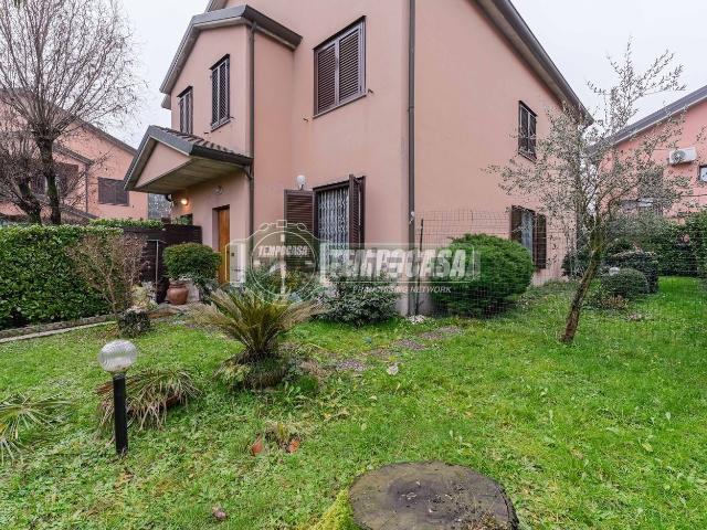 Casa in vendita a Vimercate, Lombardia