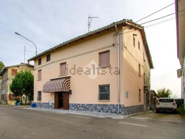 Casa in vendita a Bagno, Re