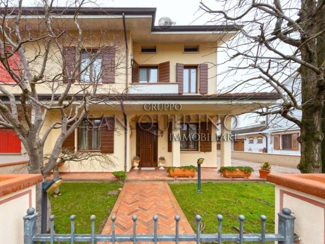 Casa in vendita a Dosolo, Lombardia