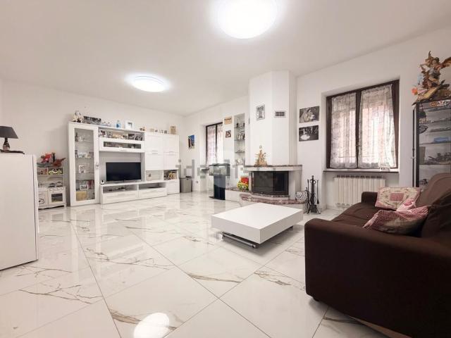 Casa in vendita a Uboldo, Varese