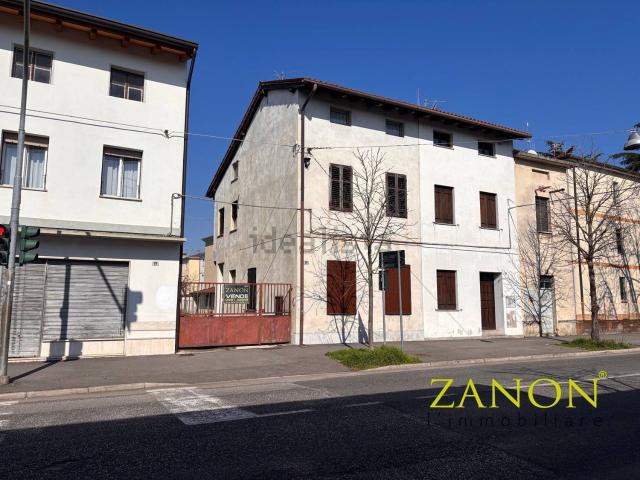 Casa in vendita a Lucinico / Ločnik / Luzinìs, Gorizia