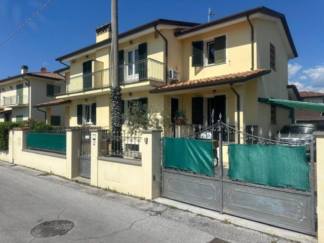 Casa in vendita a Camaiore, Toscana