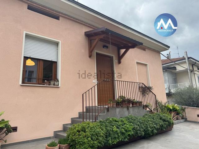 Casa in vendita a Vallefoglia, Marche