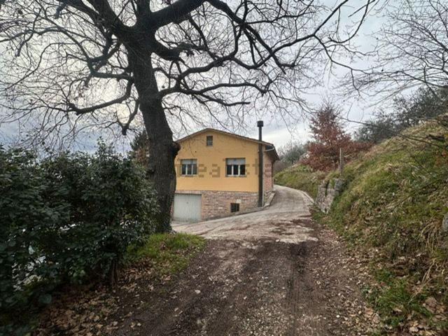 Casa in vendita a Assisi, Umbria