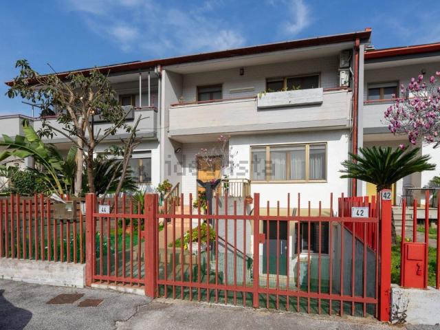 Casa in vendita a Nuova Latina, Latina
