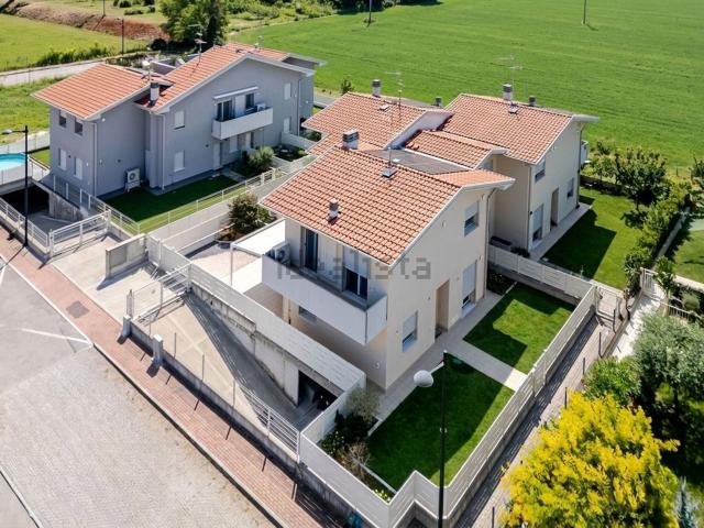 Casa in vendita a Castel D'azzano, Veneto