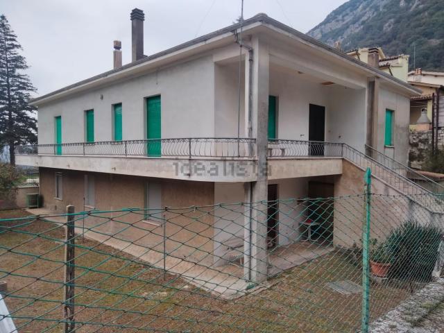 Casa in vendita a Foligno, Umbria