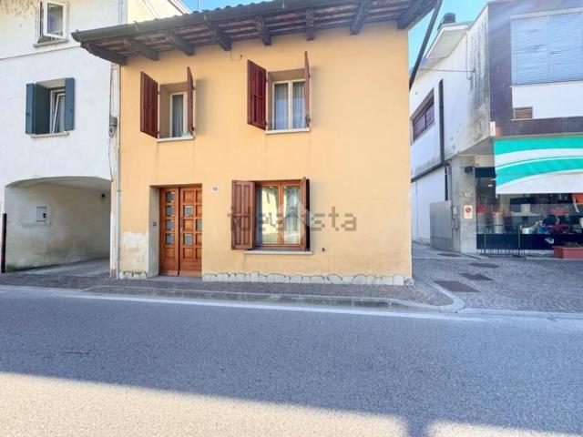 Casa in vendita a Case / Scjasis, Manzano / Manzan