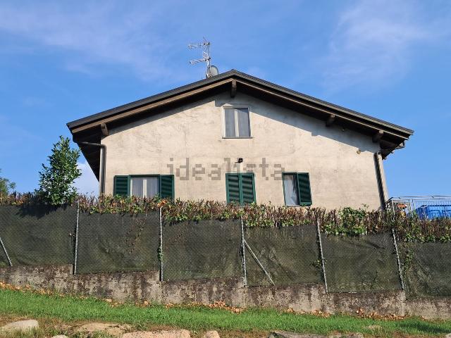 Casa in vendita a Bregano, Lombardia
