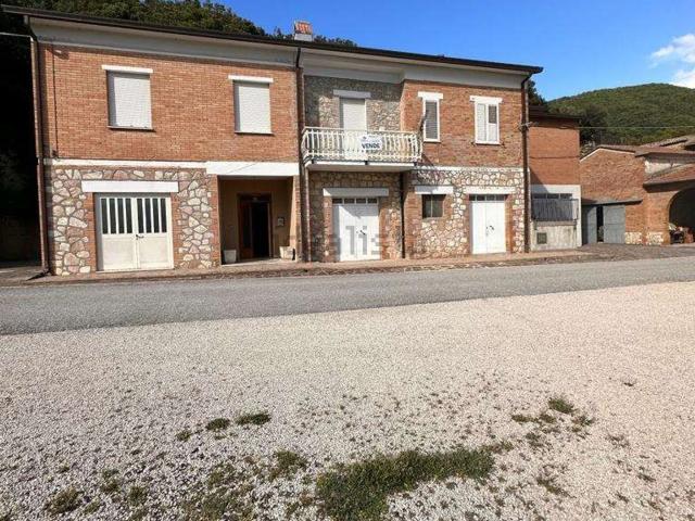 Casa in vendita a Gualdo Cattaneo, Umbria