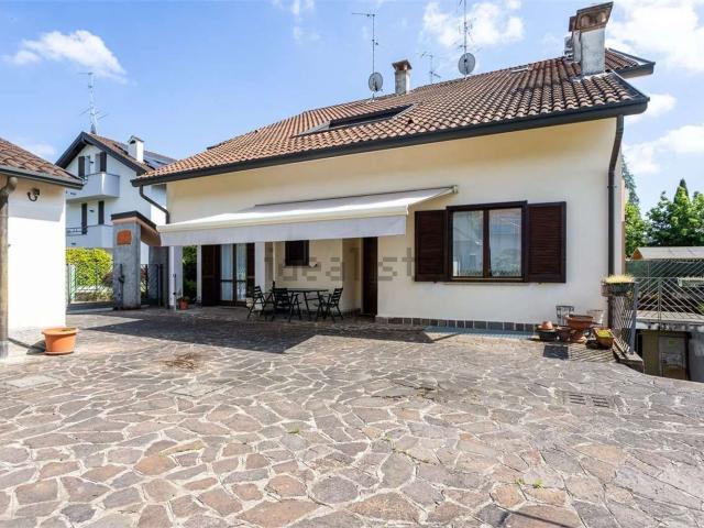 Casa in vendita a Biassono, Biraghi