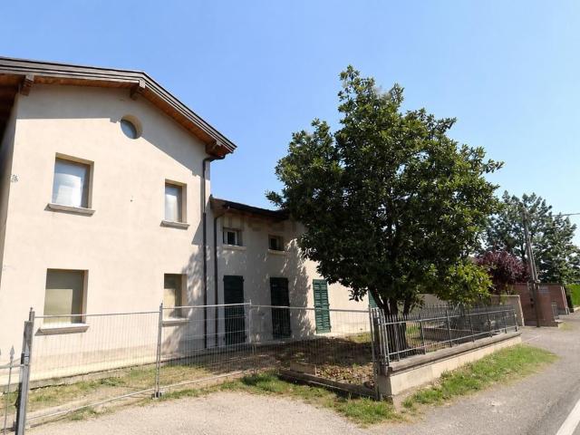 Casa in vendita a Sesso, Re