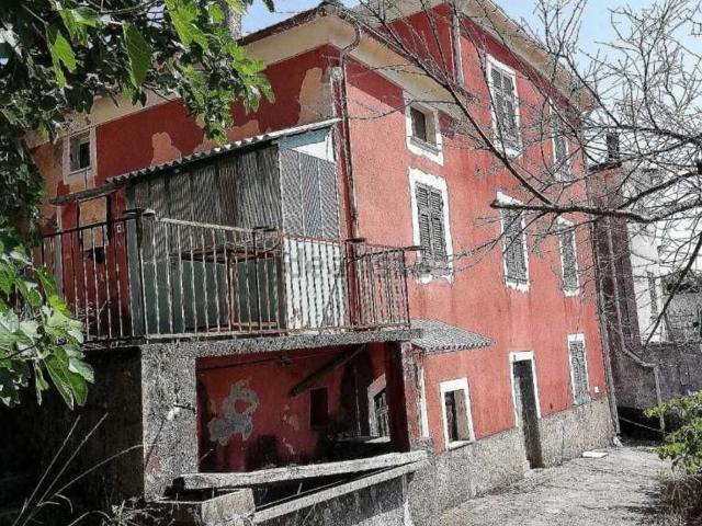 Casa in vendita a Varese Ligure, Liguria