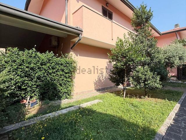 Casa in vendita a Uboldo, Lombardia